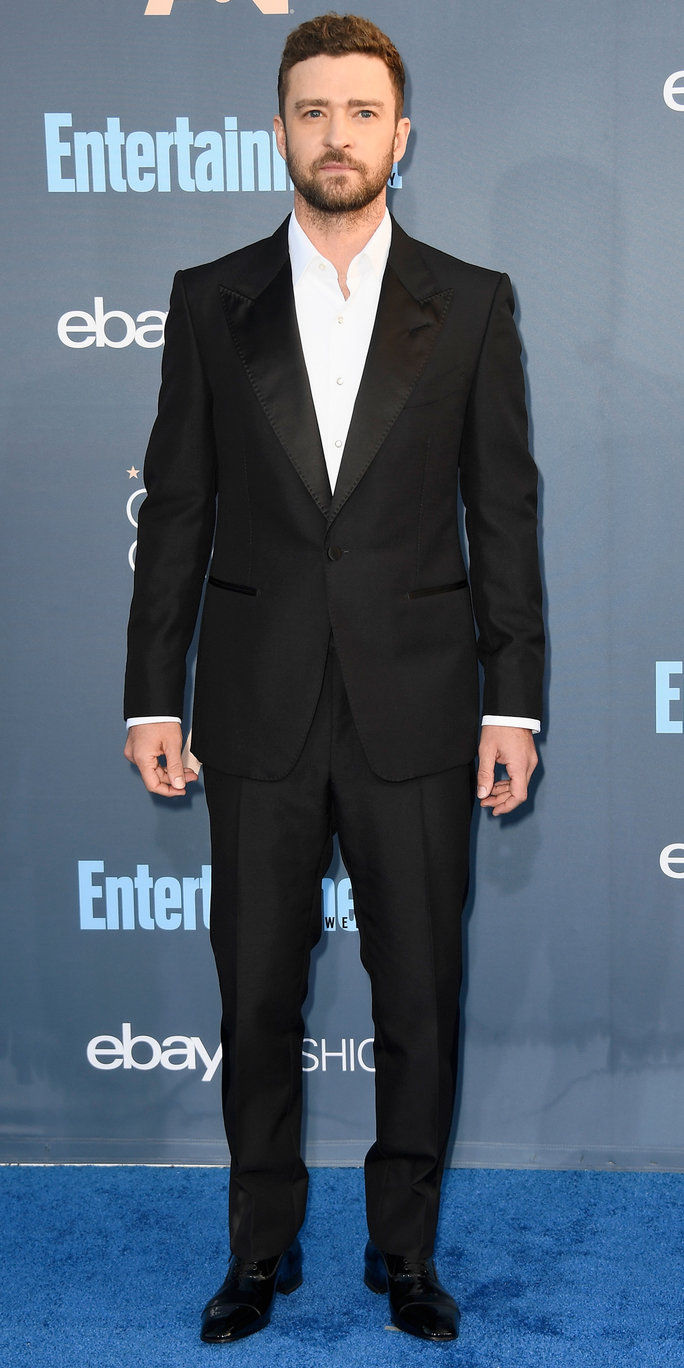 الممثل Justin Timberlake attends The 22nd Annual Critics' Choice Awards at Barker Hangar on December 11, 2016 in Santa Monica, California. 