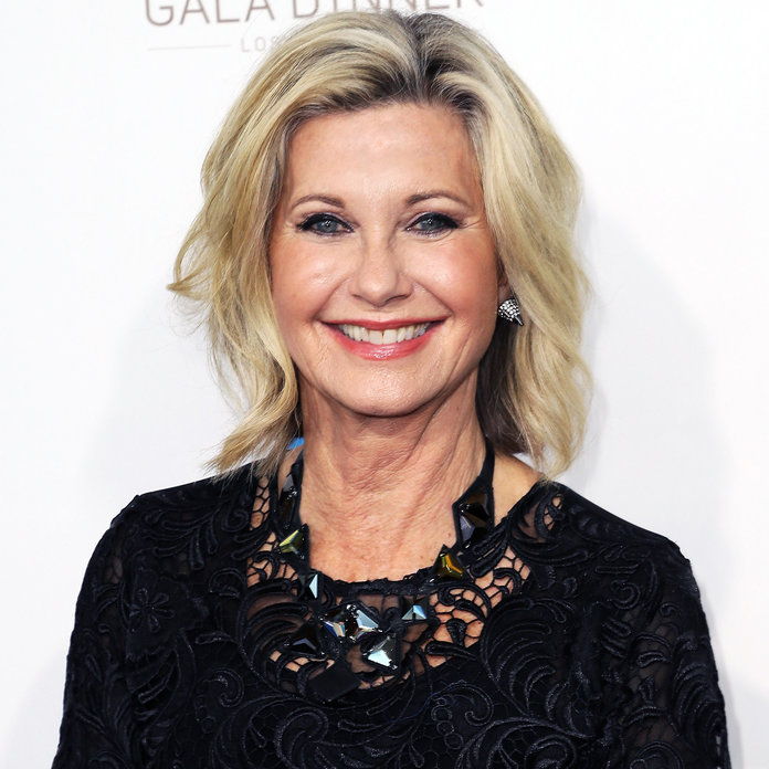 المشاهير Who Revealed Health Issues in 2017 - Olivia Newton-John 