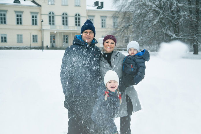 Круна Princess Victoria, Prince Daniel, Princess Estelle, and Prince Oscar of Sweden, 2017 