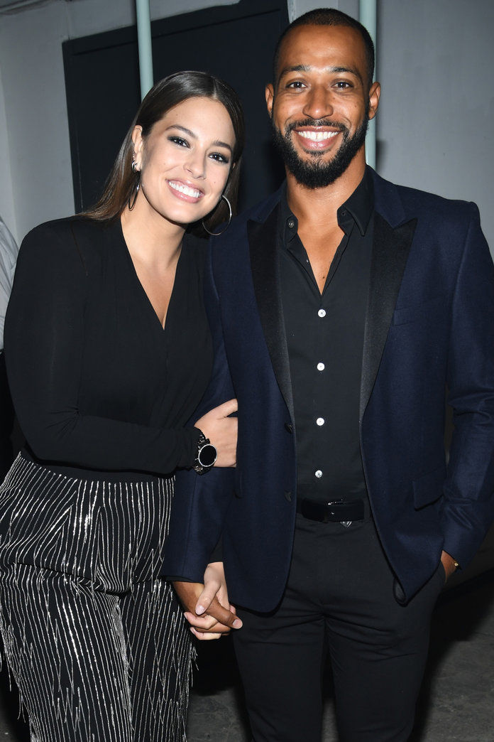 НОВО YORK, NY - SEPTEMBER 13: Ashley Graham and Justin Ervin attend Michael Kors and Google Celebrate new MICHAEL KORS ACCESS Smartwatches at ArtBeam on September 13, 2017 in New York City. (Photo by Dimitrios Kambouris/Getty Images for Michael Kors)