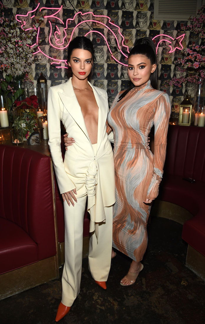 كيندال and Kylie Jenner lead
