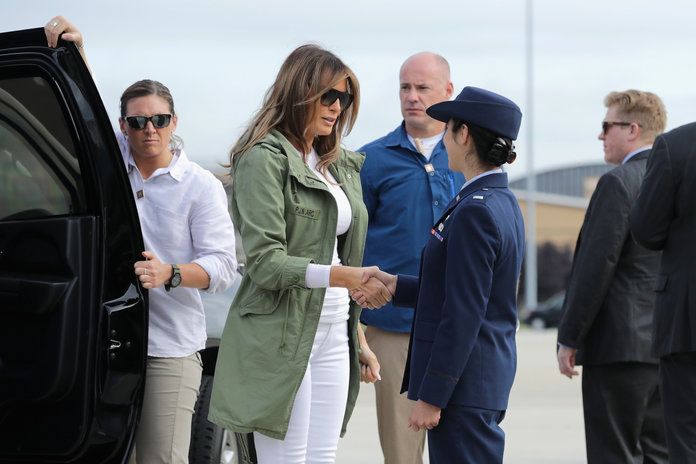 Први Lady Melania Trump Visits Immigrant Detention Center On U.S. Border